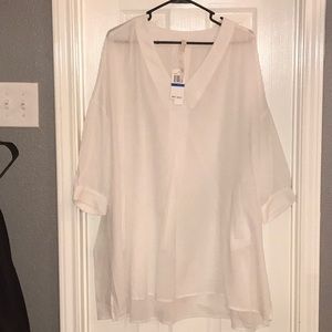 Melissa McCarthy white shirt, with pockets